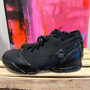 LeBron Zoom Soldier 5 basketball shoe